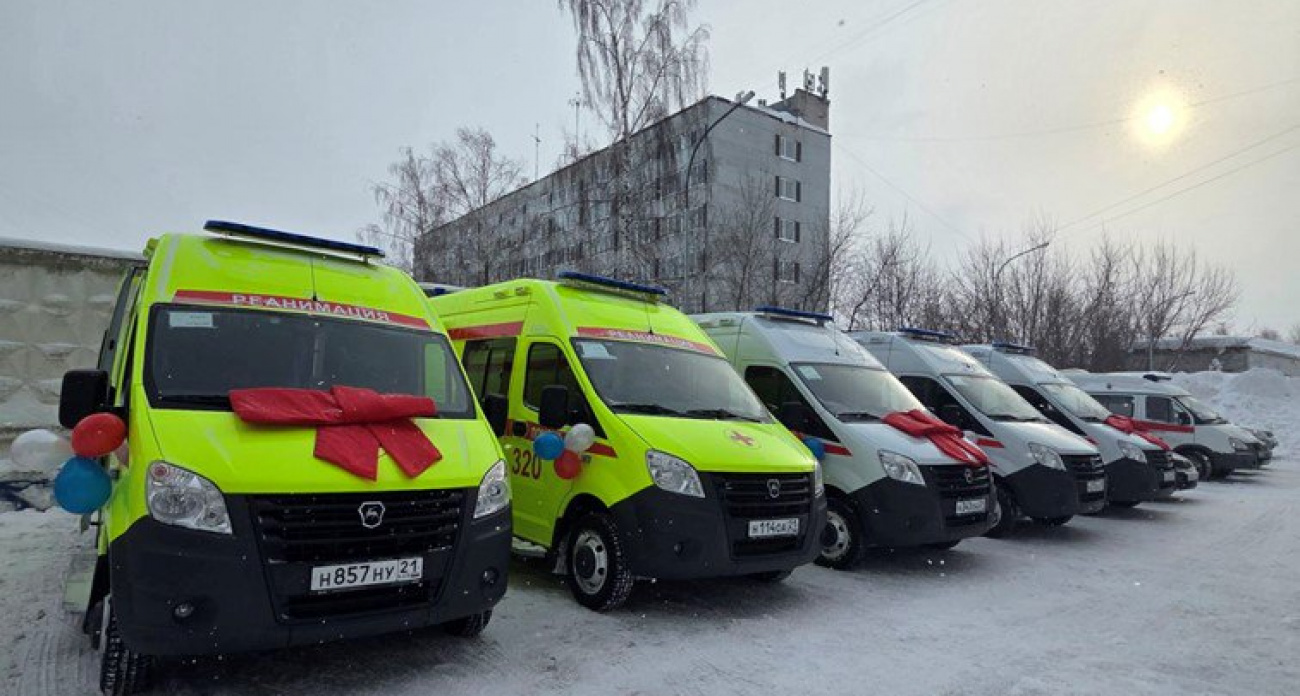 В Чувашии медикам передали пять новых автомобилей скорой помощи
