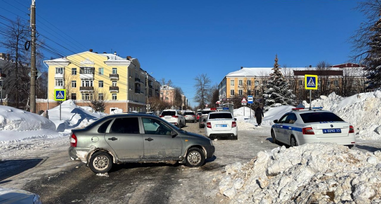 В Чебоксарах на улице Текстильщиков легковушка сбила пешехода