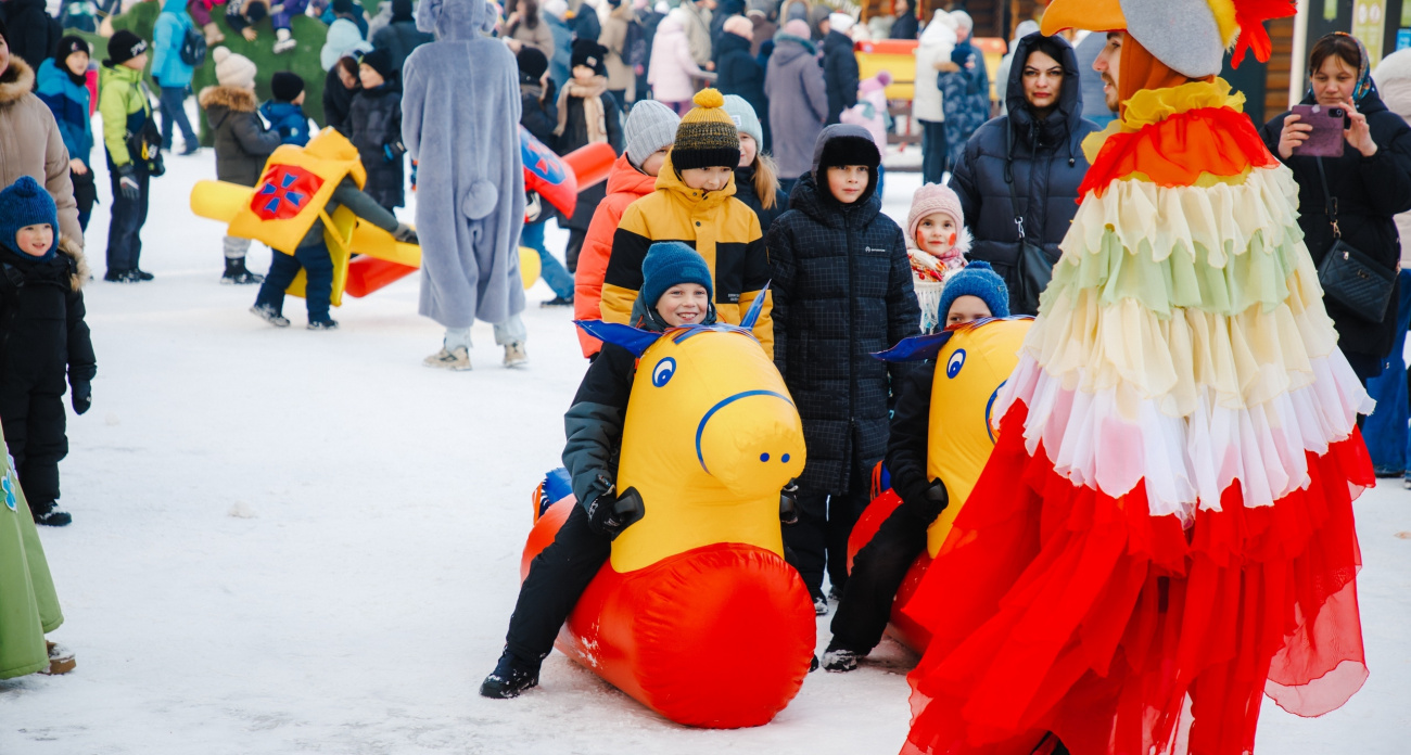 Блины, рыцарские бои, народные песни и эстафета на надувных лошадях: как провести Масленицу в Парке Николаева