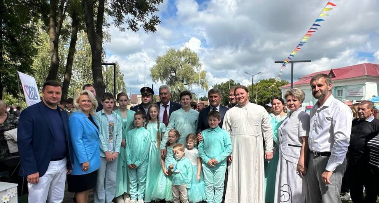 Семья с 10 детьми из Чувашии получила от Путина орден "Родительская слава"