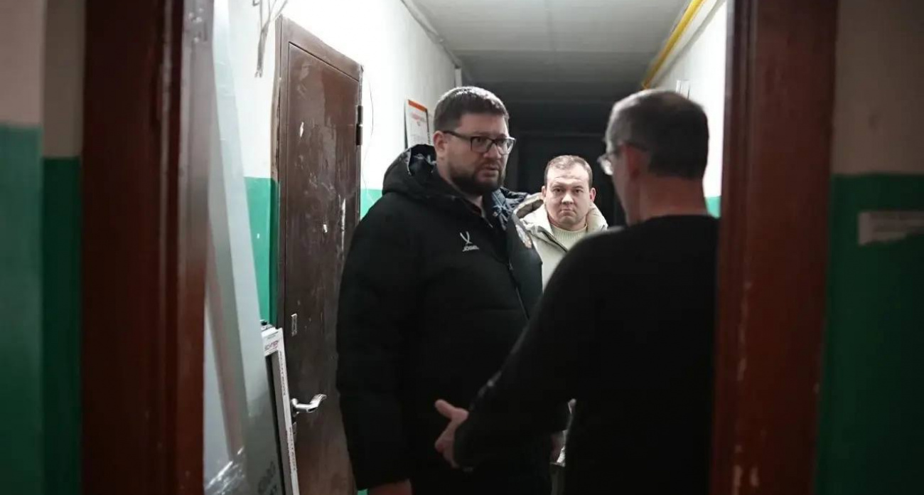 Мэр Чебоксар прошелся по домам людей, пострадавших от атаки БПЛА