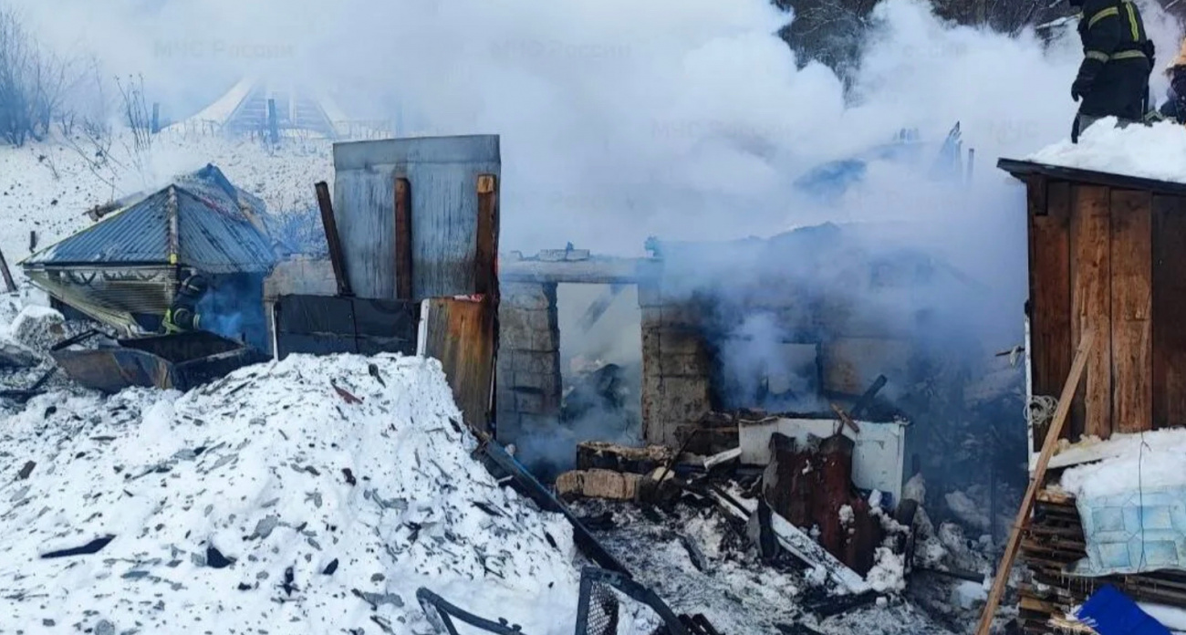 В Чебоксарах сгорела дача в садоводческом товариществе