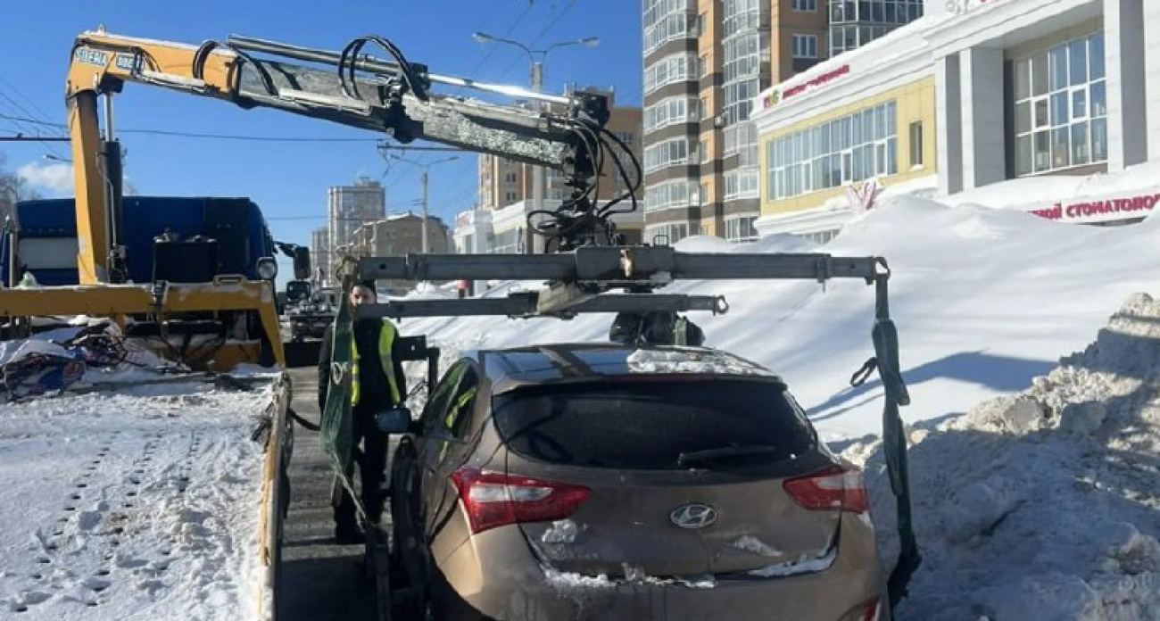 За февраль в Чебоксарах эвакуировали более 100 автомобилей, которые мешали чистке снега
