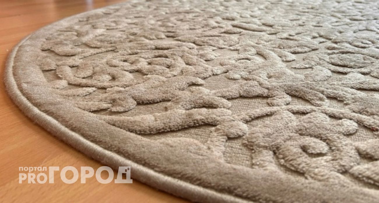 Проведите по ковру этим предметом, и грязи как не бывало: самый быстрый способ очистить покрытие, как в химчистке 