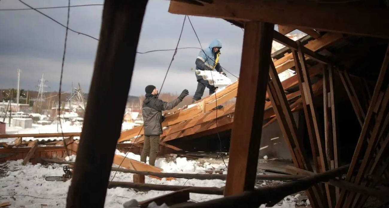 В Заволжье восстанавливают крышу многоквартирного дома: необходимо увеличить темпы работ