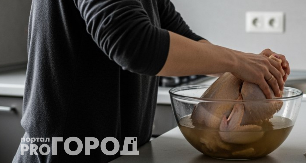 Всегда замачиваю курицу в солевом растворе перед готовкой: и вот зачем 