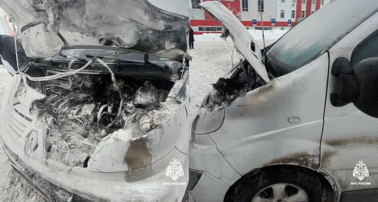 В Чебоксарах вспыхнул микроавтобус Renault Trafic