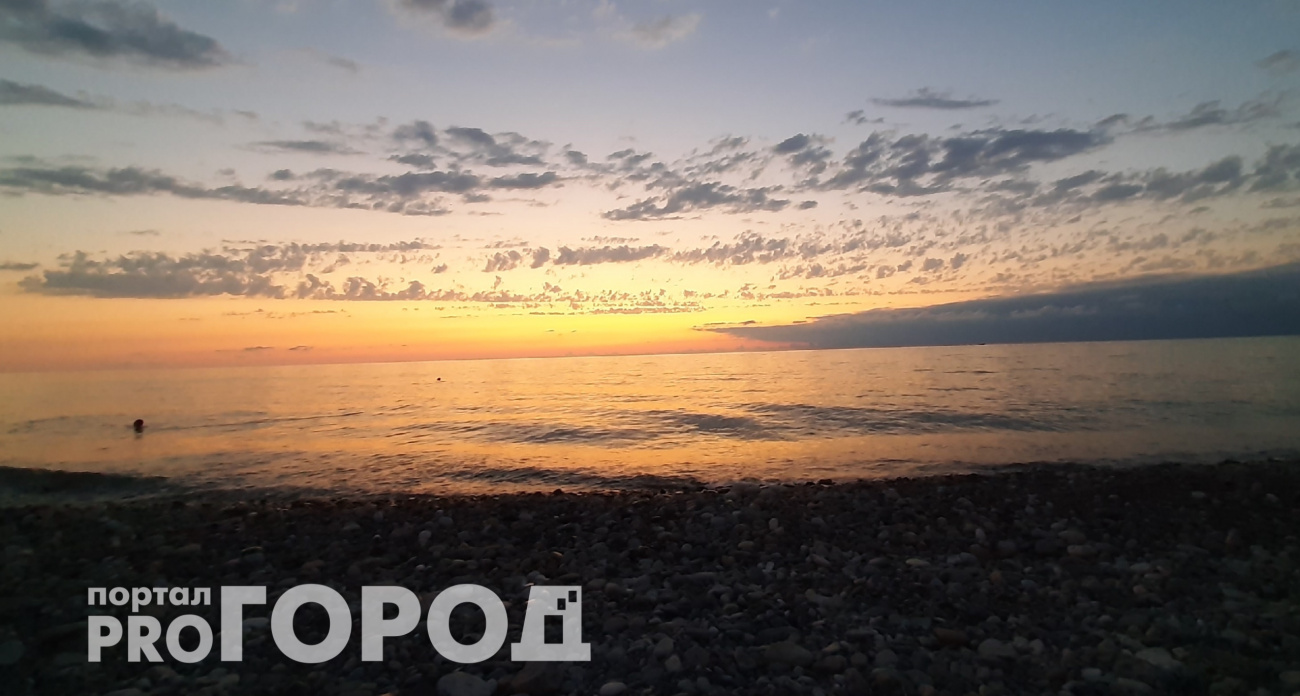 Туристы массово бегут из Сочи: названо новое направление в России, где море теплее, а цены ниже в два раза