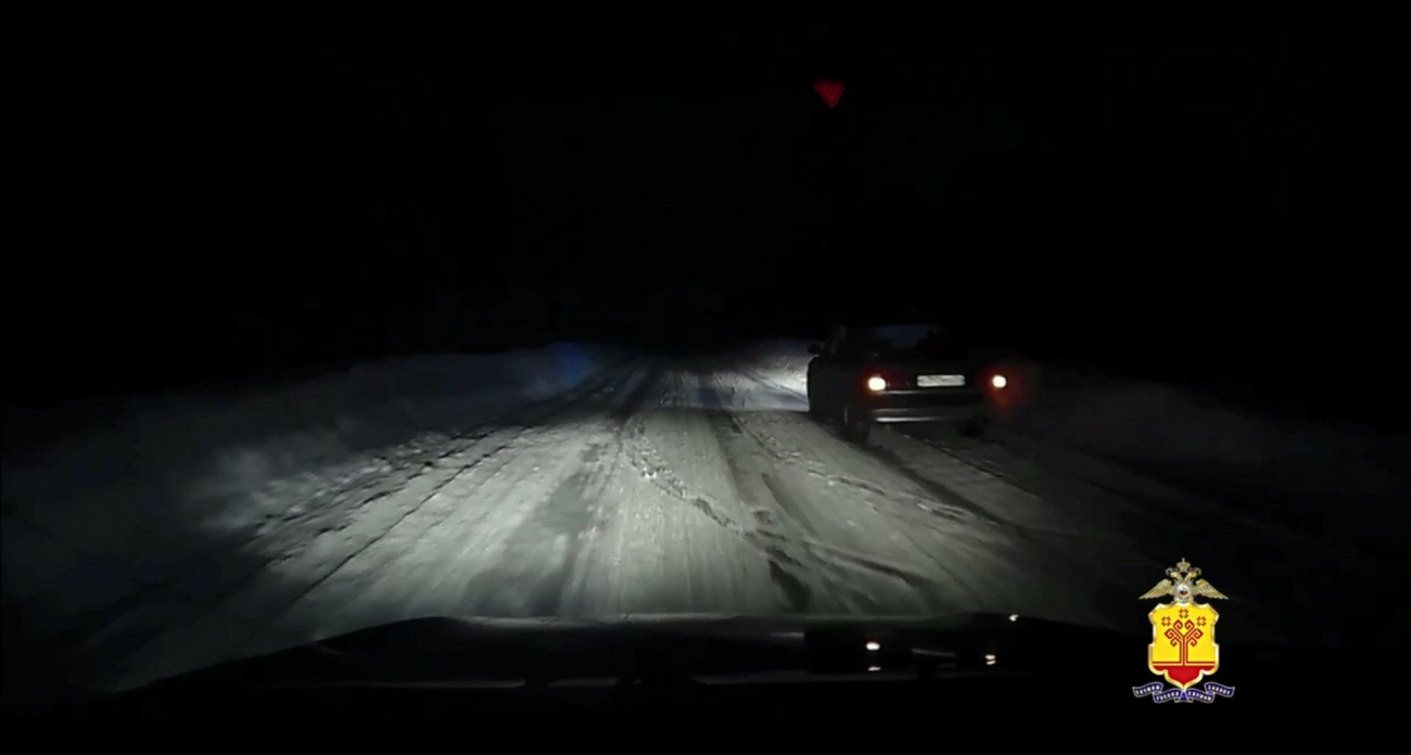 В Чувашии полицейские помогли мужчине, которому стало плохо на трассе