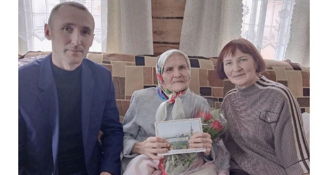 Живая история и яркий пример стойкости: жительница Комсомольского района отметила столетний юбилей