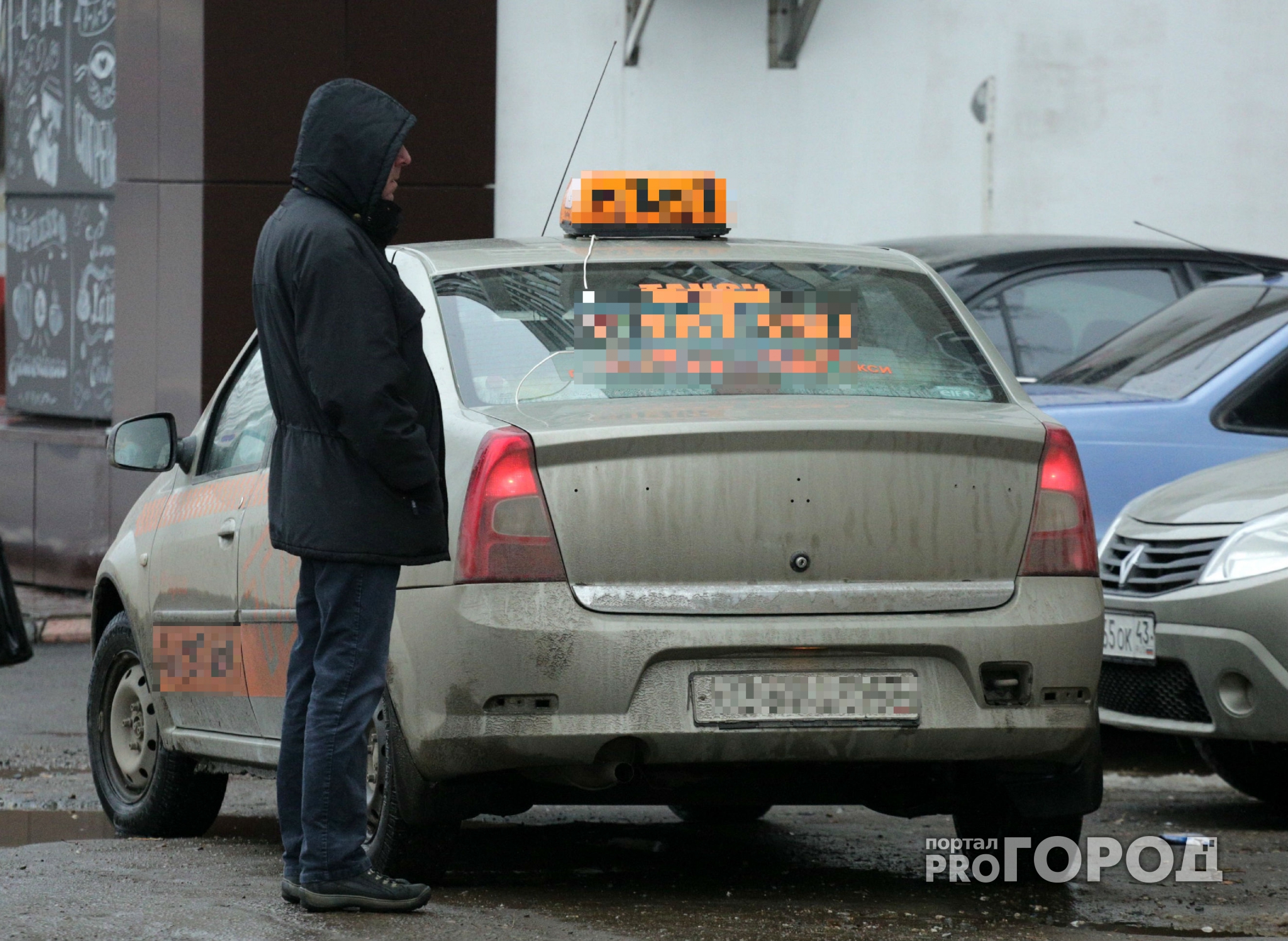 В Чебоксарах пассажиры с детьми избили таксиста из-за стоимости поездки