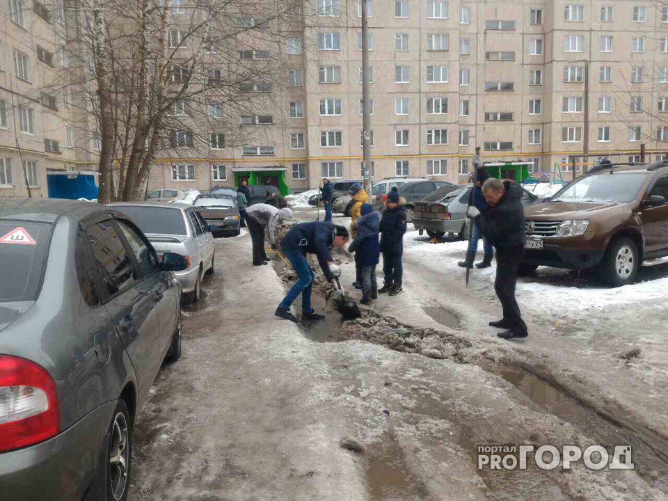 Жители Новочебоксарка не дождались коммунальщиков и вышли во двор с лопатами