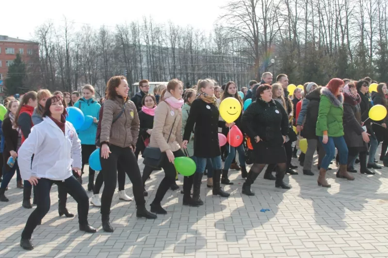 Фото к статье: В Чебоксарах на улицы высадился десант по борьбе с депрессией