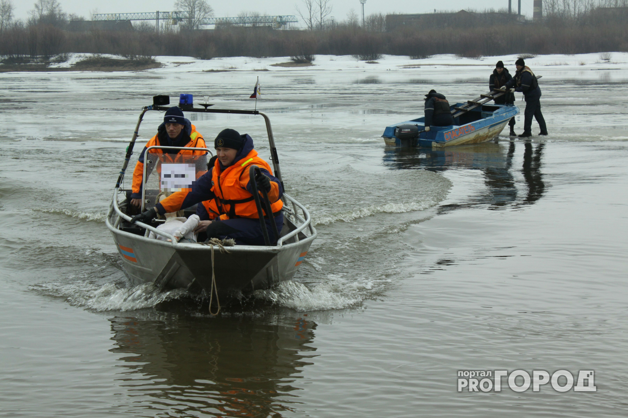 Чувашские спасатели вытащили из воды рыбаков-экстремалов в соседнем регионе