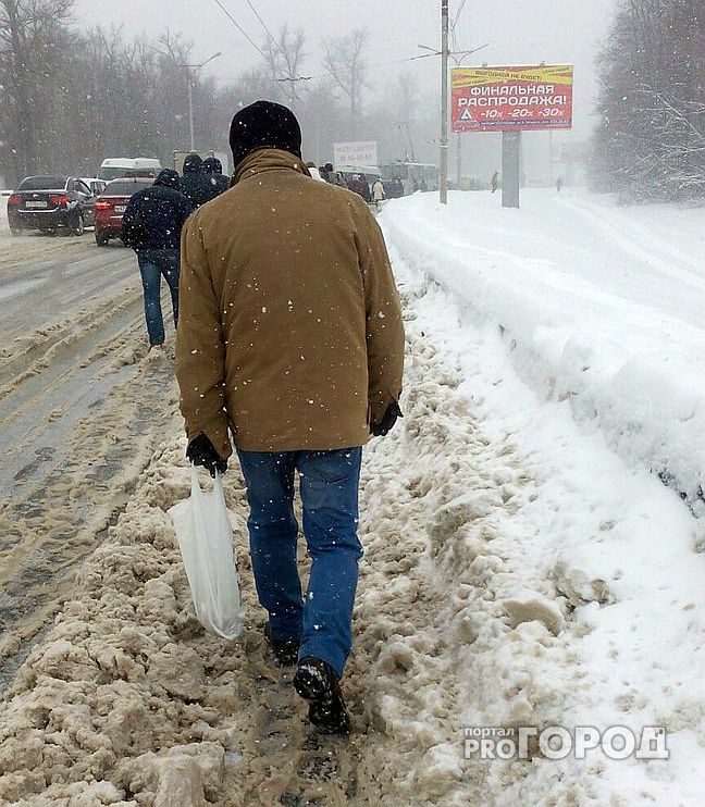 Снегопад парализовал движение транспорта на многих улицах Чебоксар