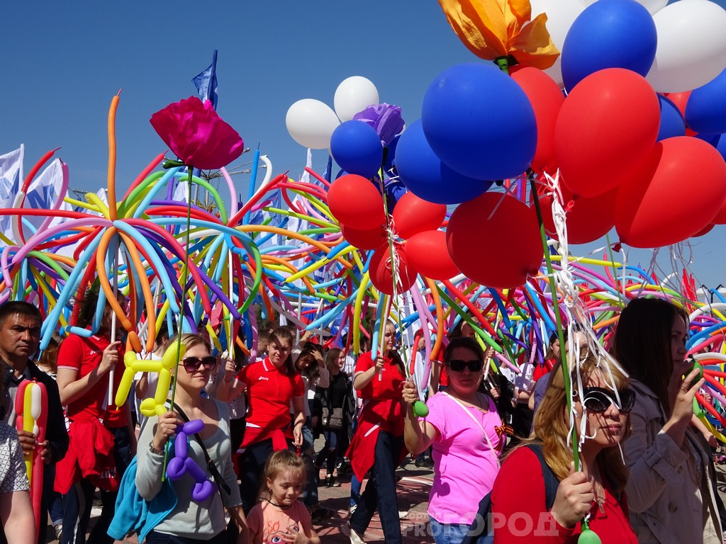 Тысячи чебоксарцев встретили Первомай праздничным шествием