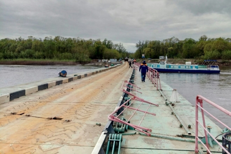 Чувашию и Нижегородскую область соединил наплавной мост через Суру