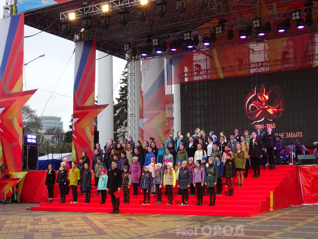 Чебоксарцы спели песню Победы на Красной площади