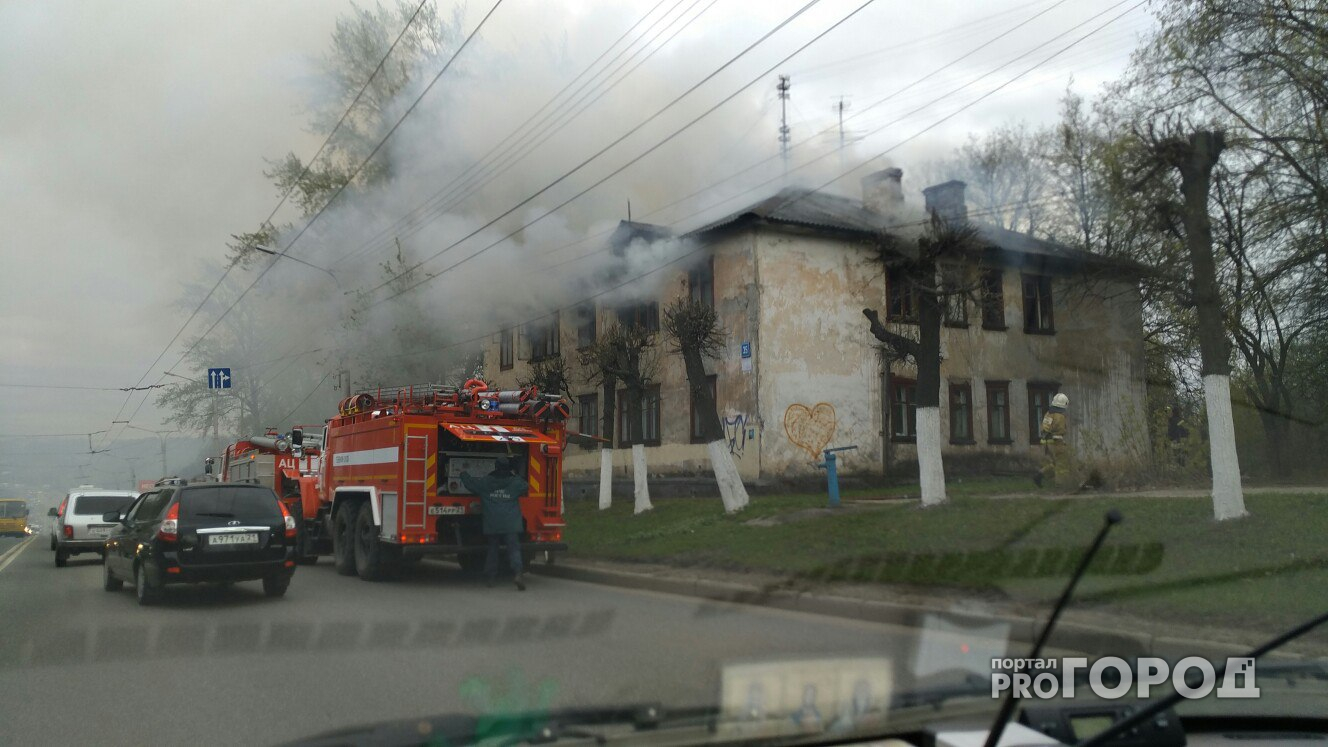 В Чебоксарах на "Богданке" горит двухэтажный дом