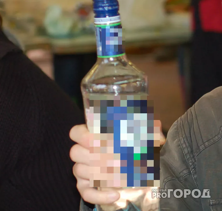 Фото к статье: В Новочебоксарске школьник с боем похитил из магазина литр водки
