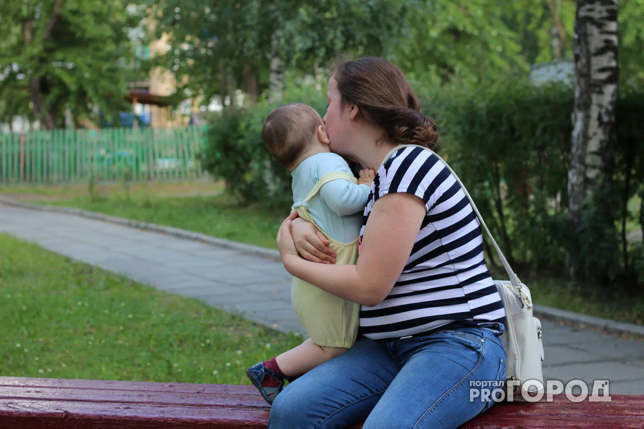 Фото к статье: В Шемуршинском районе женщина задолжала дочерям 167 тысяч рублей