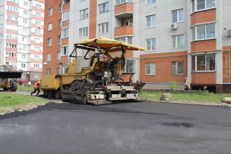 Фото к статье: В Новочебоксарске ремонт дорог по федеральной программе начали с бульвара Гидростроителей