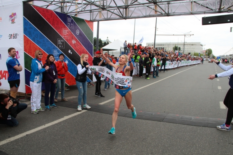 Чувашская спортсменка быстрее всех пробежала Казанский марафон