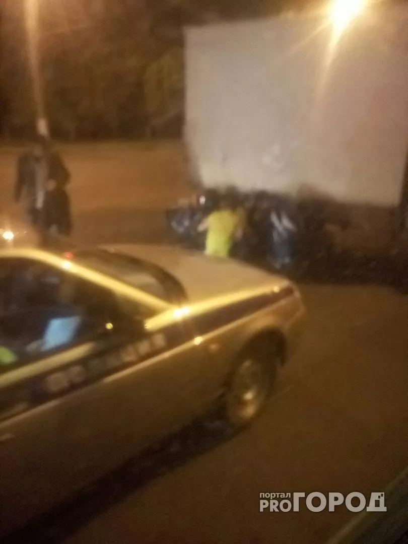 Фото к статье: В Чебоксарах скорая увезла мотоциклиста после ДТП с грузовиком