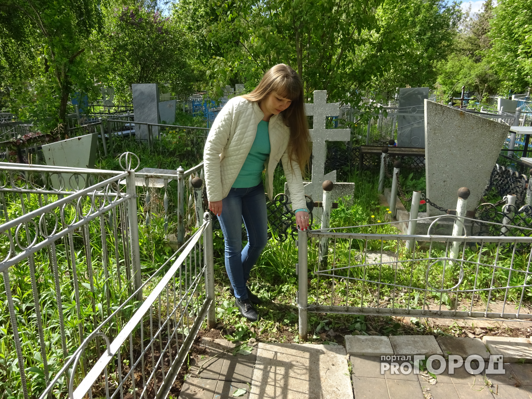 В Новочебоксарске перед Троицей участились кражи могильных оград