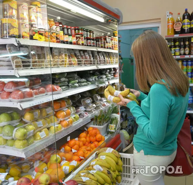 Фото к статье: В Чувашии глава общества потребителей брала взятки за молчание о просрочке