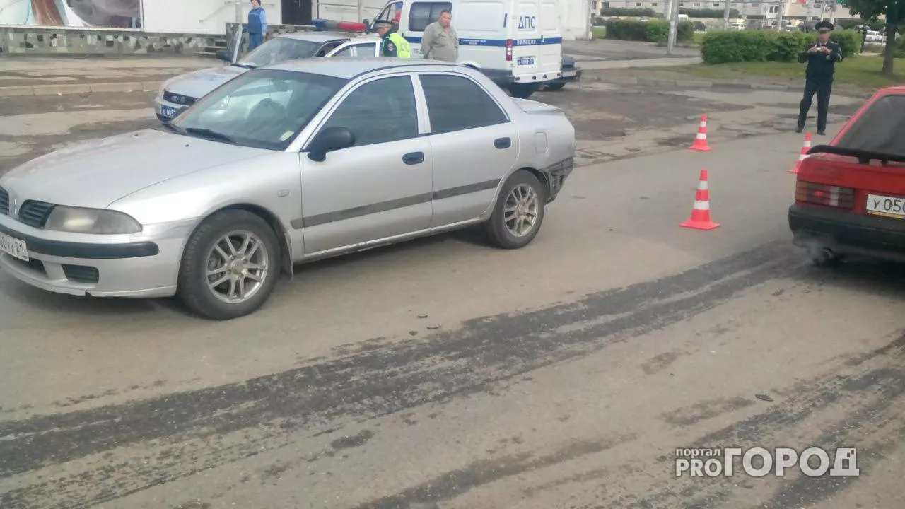 Фото к статье: В Новоюжном районе сбили женщину, переходившую дорогу вне зебры