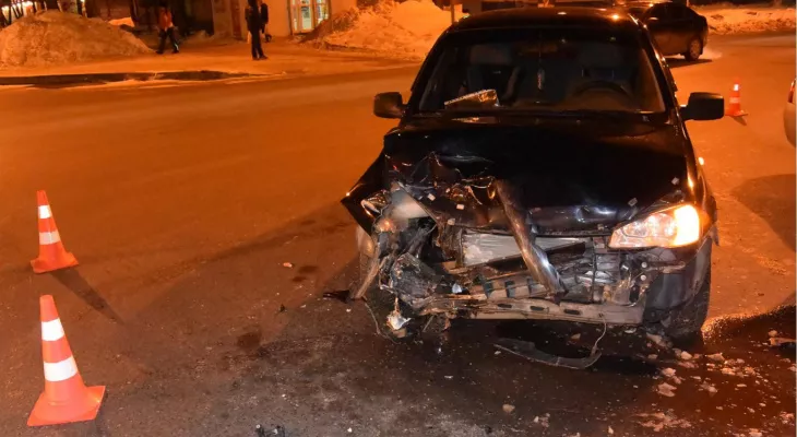 Фото к статье: В Чебоксарах осудили полицейского, из-за которого девушка в ДТП сломала руку