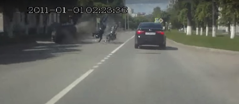 Серьезное ДТП с мотоциклистом в Чебоксарах попало на видеорегистратор