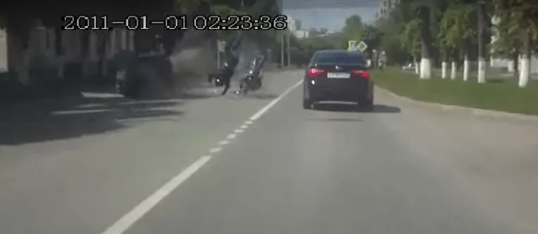 Фото к статье: Серьезное ДТП с мотоциклистом в Чебоксарах попало на видеорегистратор