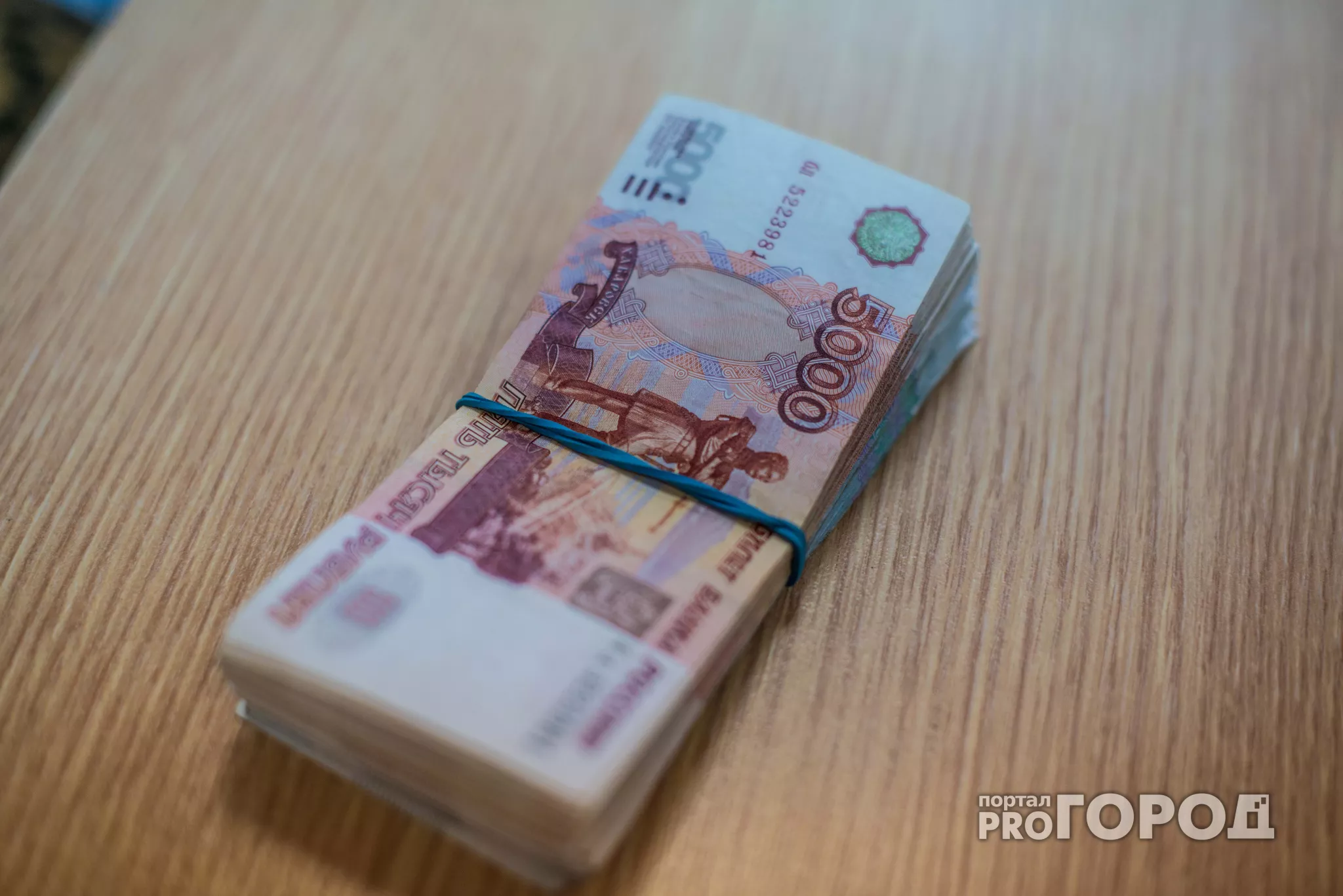 Фото к статье: Уже в июле-августе пара доллар/рубль выйдет к уровню 60
