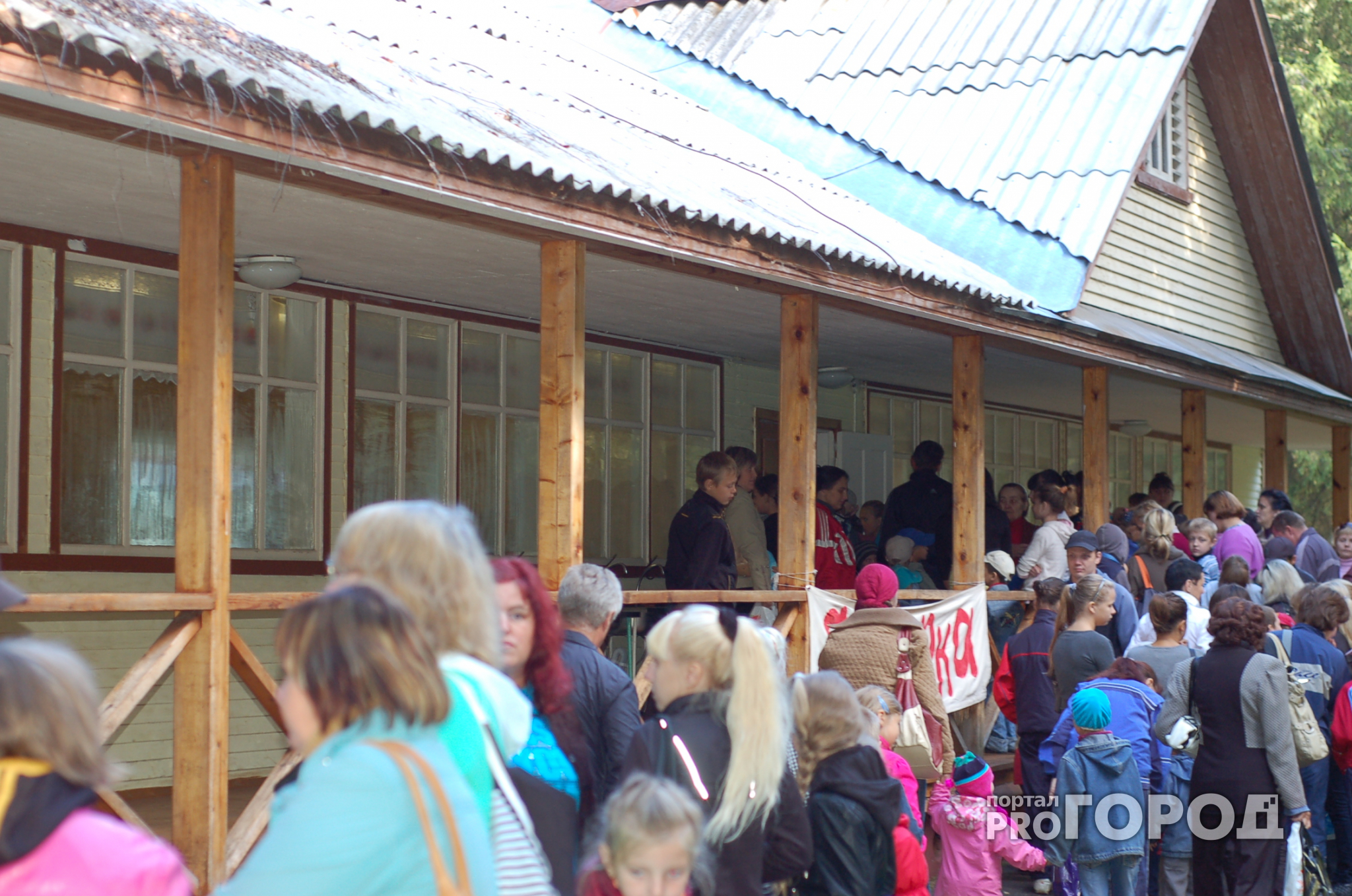 В Новочебоксарске малоимущую семью заставили платить в 4 раза больше за детский лагерь