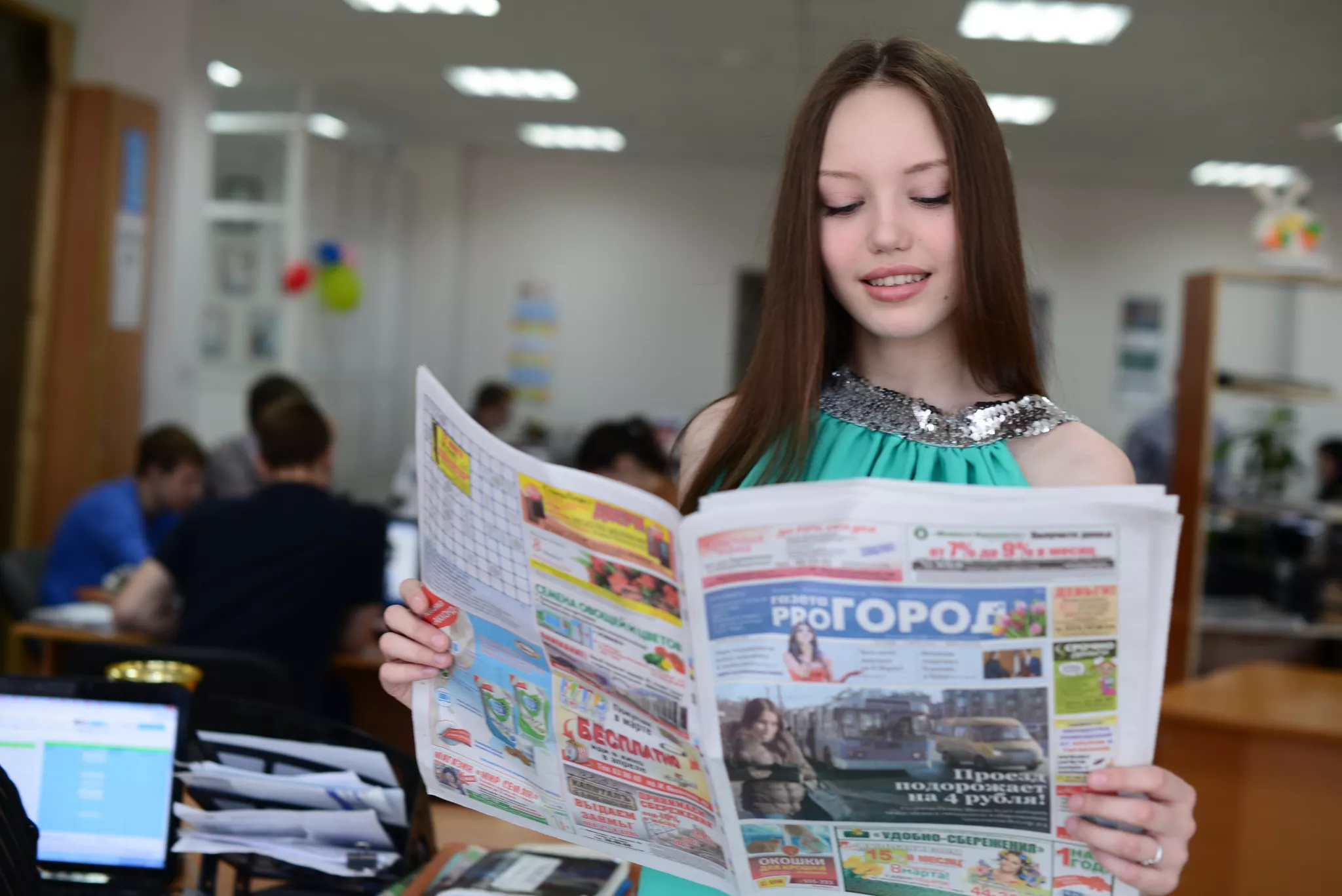 Фото к статье: Читайте в «Pro Город»: Летучая будет судиться с заводом из Чувашии, а ограда на могиле Усанова мешает проходу