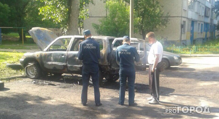 В Новоюжном районе Чебоксар средь бела дня сгорела "Нива-Шевроле"