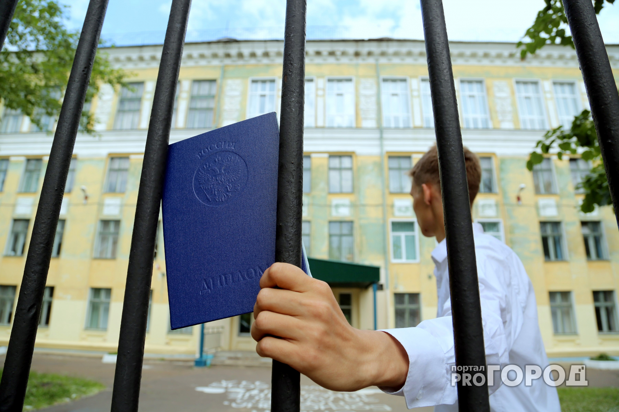 В Батыревском районе на работу взяли чиновника с липовым дипломом