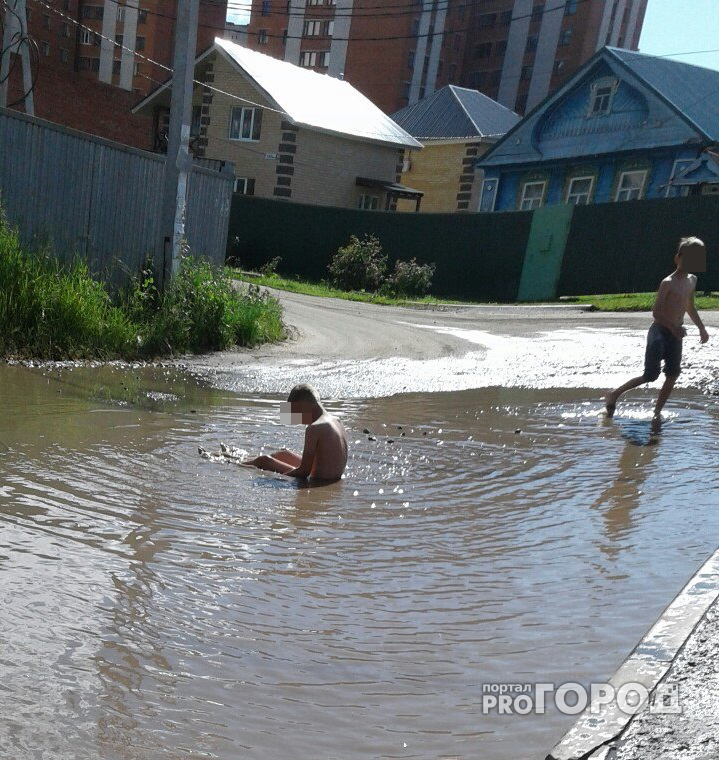 В Чебоксарах дети купались в луже, образовавшейся после ливня