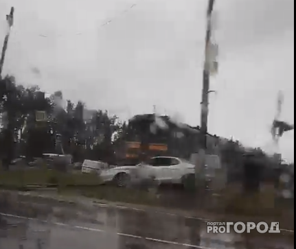 ДТП в Чебоксарах: поезд протаранил автомобиль