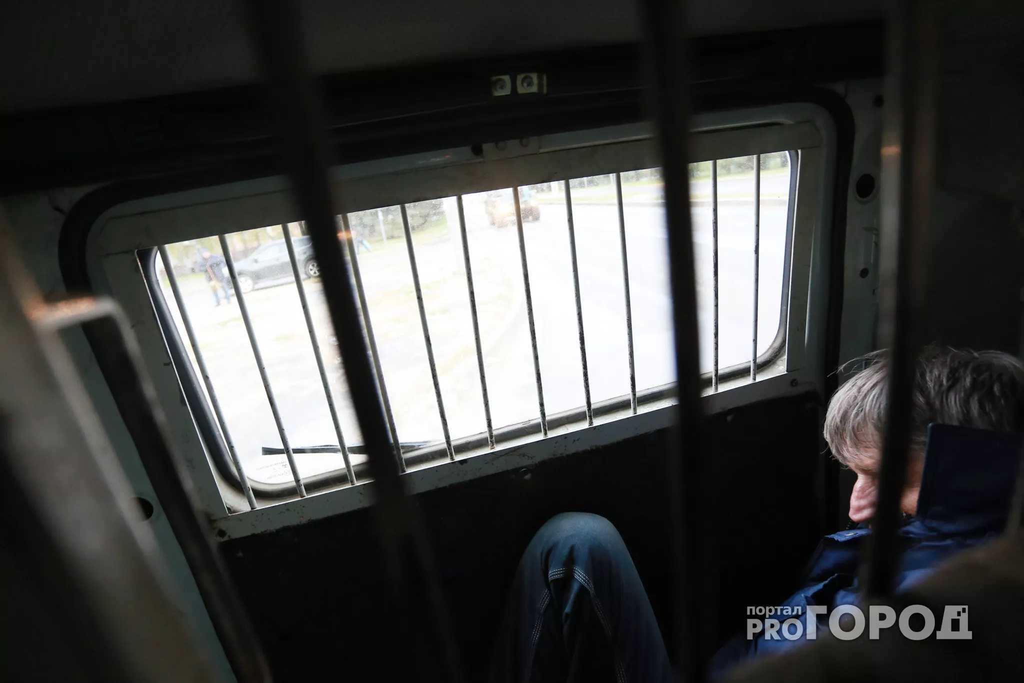 Фото к статье: В Чувашии сбившего двух человек полицейского посадили под замок