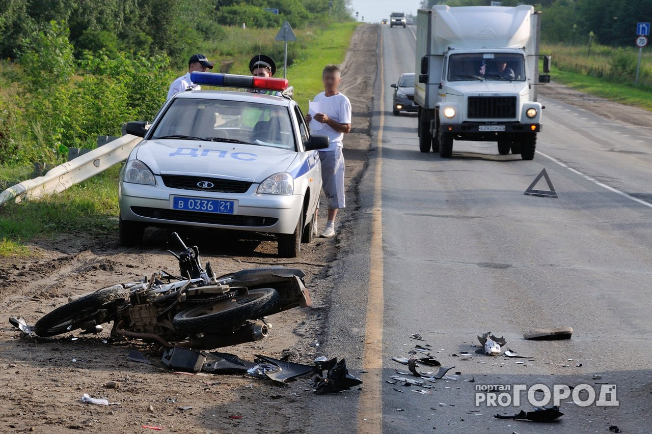 В Чебоксарском районе мотоциклист с пассажиром пострадали в ДТП