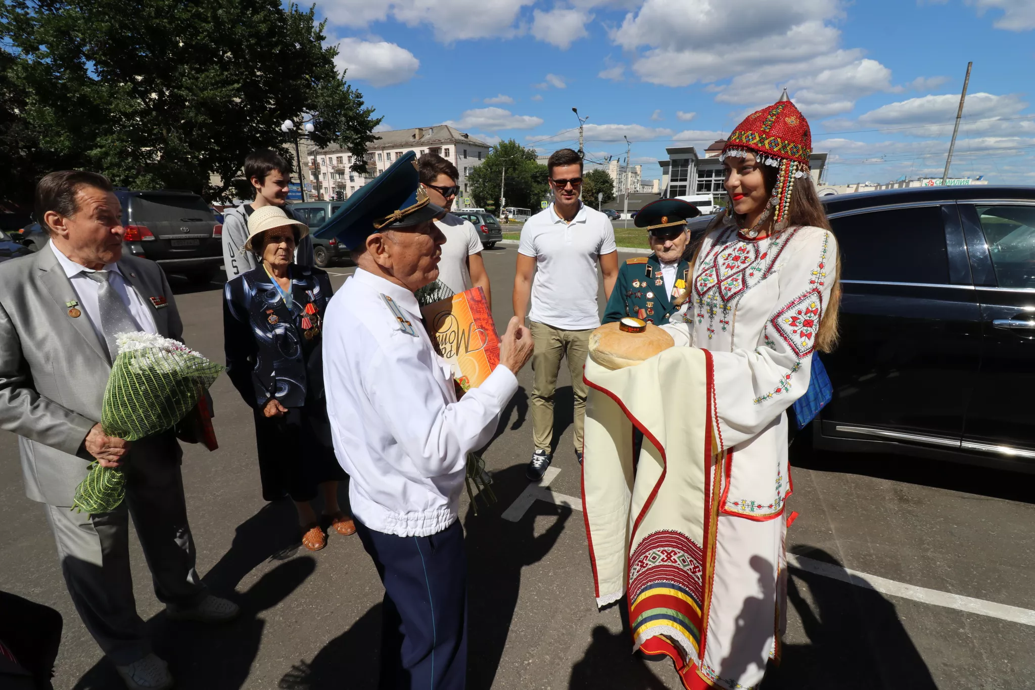 Фото к статье: На экскурсию в Чувашию привезли казанских ветеранов ВОВ