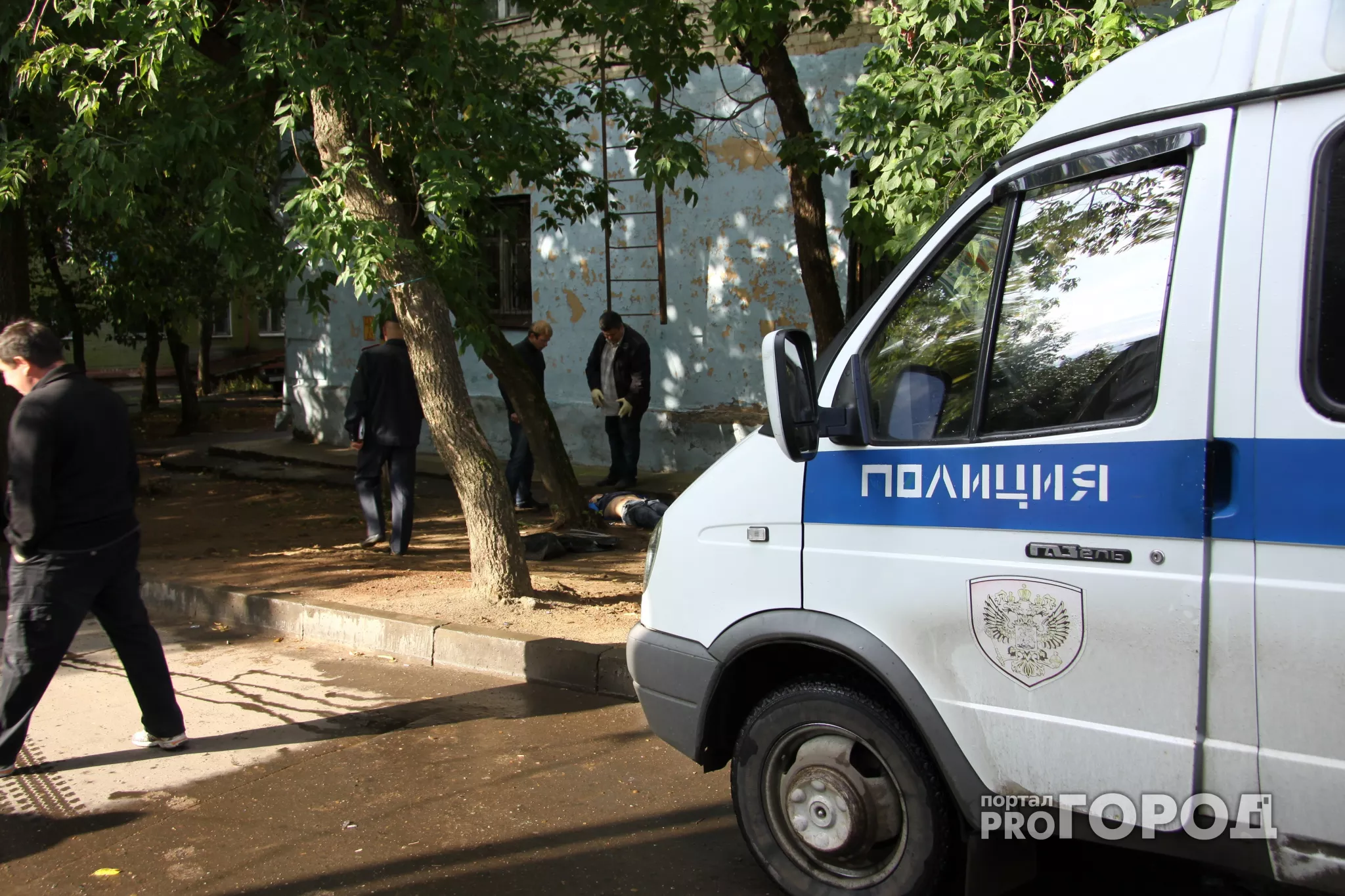 Фото к статье: В Чебоксарах у жилого дома нашли мертвого человека
