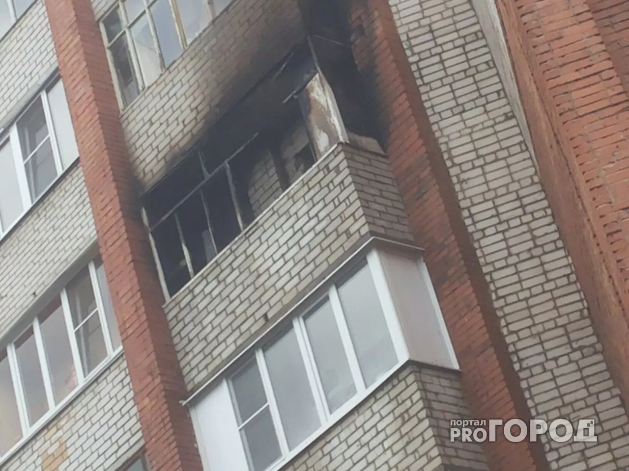 Фото к статье: В Чебоксарах в сгоревшей трехкомнатной квартире нашли тело женщины-инвалида