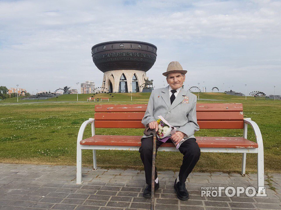 Автомобилисты свозили 98-летнего ветерана на экскурсию в Казань