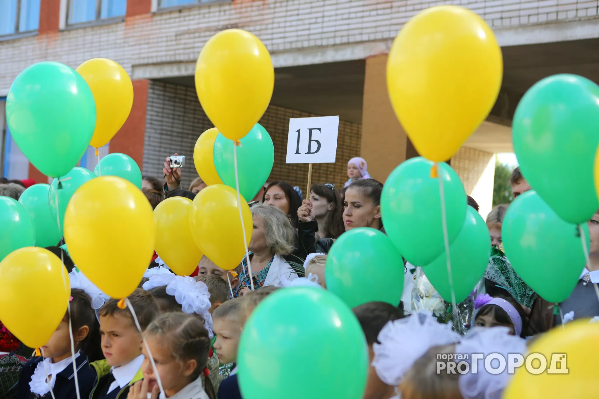 Фото к статье: В Госдуму внесли законопроект о переносе начала учебного года