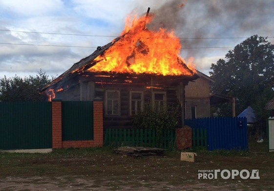 В Чувашии за сутки сгорели два жилых дома, сарай и автомобиль
