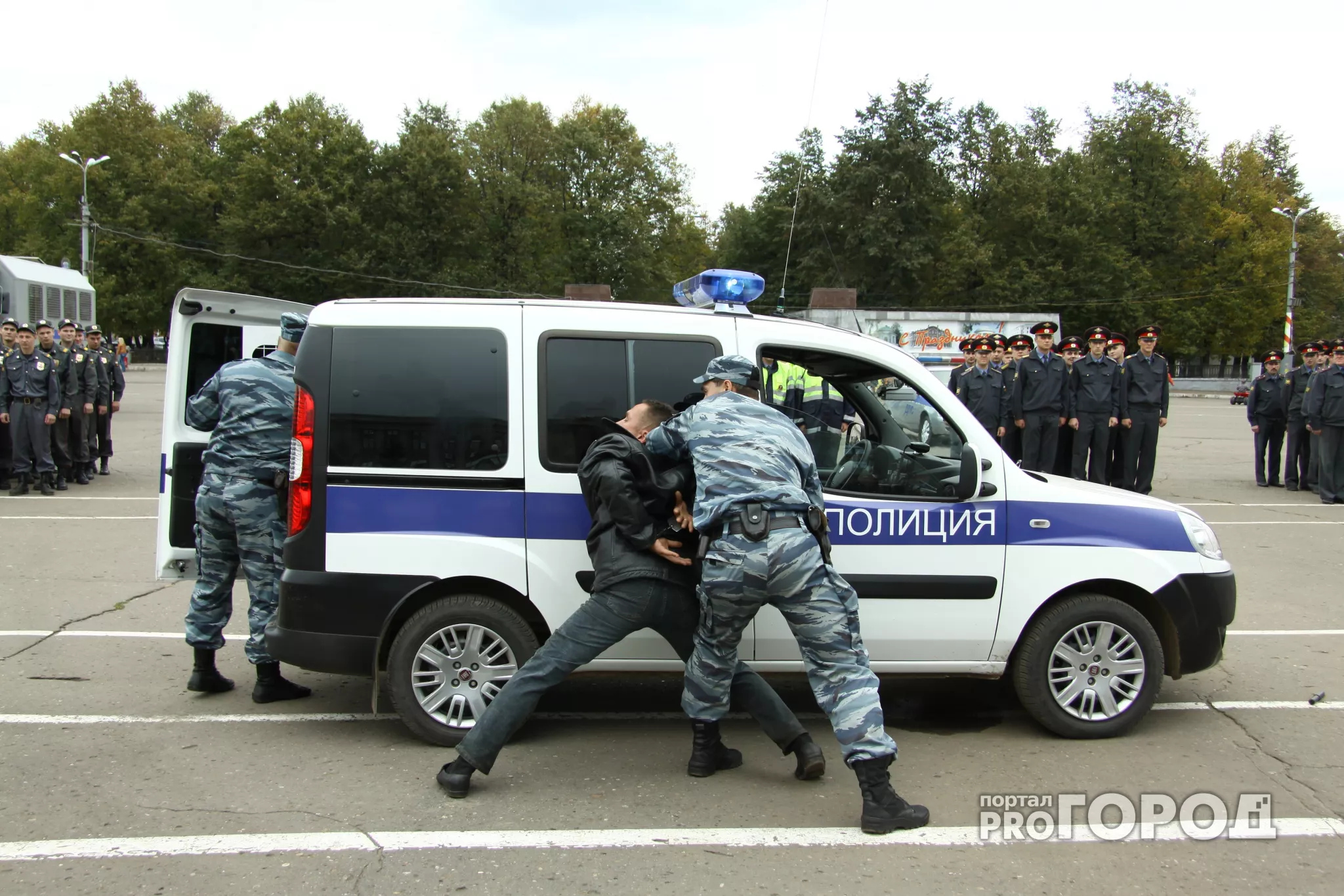 Фото к статье: Дерзкий чебоксарец пойдет под суд за удар полицейскому